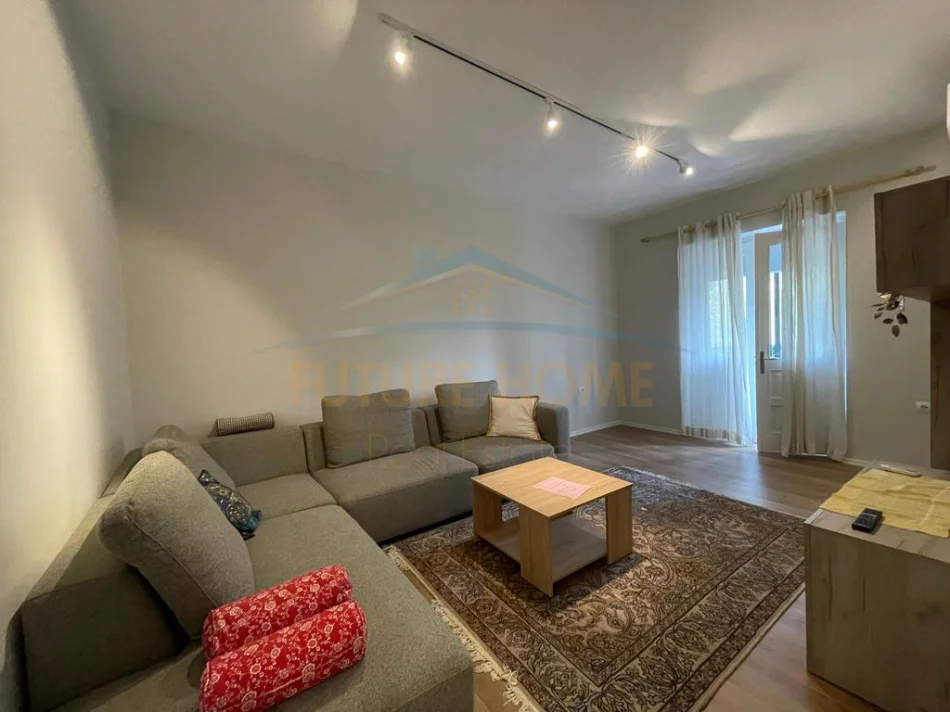 Tirane, jepet me qera apartament 1+1+Ballkon Kati 2, 72 m² 600 € (Mine Peza)
