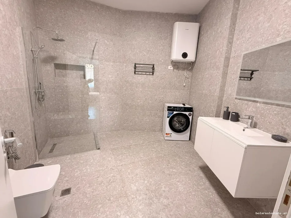 Tirane, jepet me qera apartament 1+1+Ballkon Kati 2, 74 m² 780 € (Vasil Shanto)