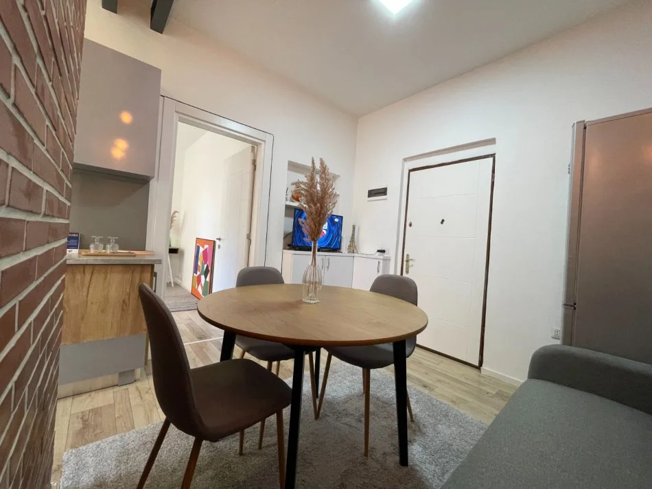 Tirane, jepet me qera apartament 1+1+Ballkon Kati 3, 50 m² 600 € (MYSLYM SHYRI)