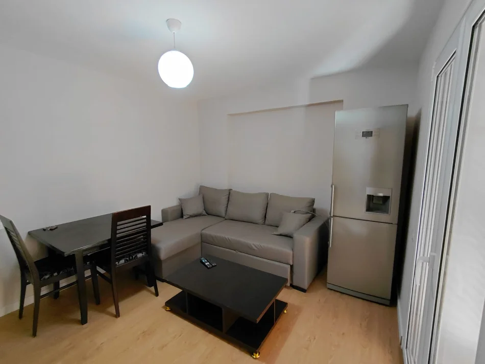 Tirane, jepet me qera apartament 1+1+Ballkon Kati 3, 54 m² 500 € (SIRI KODRA)