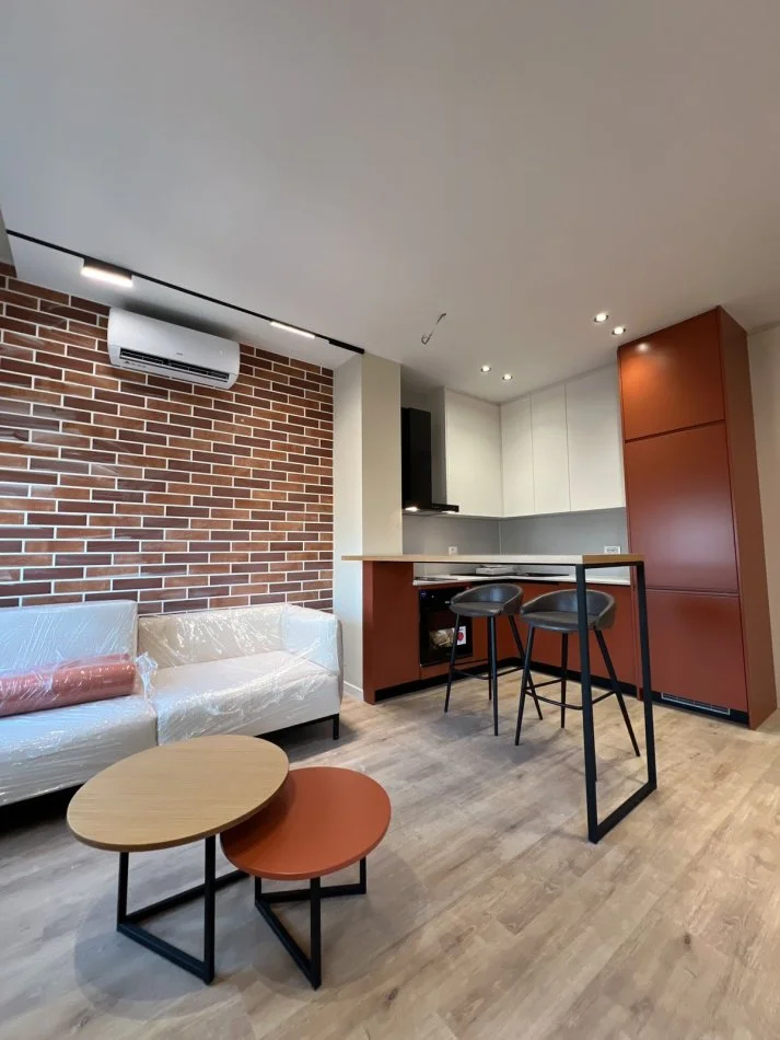Tirane, jepet me qera apartament 1+1+Ballkon Kati 3, 54 m² 850 € (STACIONI I TRENIT)