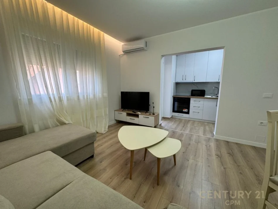 Tirane, jepet me qera apartament 1+1+Ballkon Kati 3, 57 m² 500 € (Ali Demi)