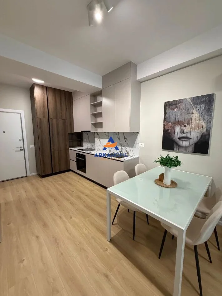 Tirane, jepet me qera apartament 1+1+Ballkon Kati 3, 60 m² 473 €