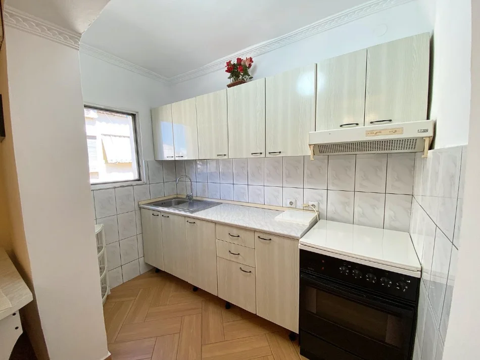 Tirane, jepet me qera apartament 1+1+Ballkon Kati 3, 60 m², 50 000 Leke (Mine Peza)