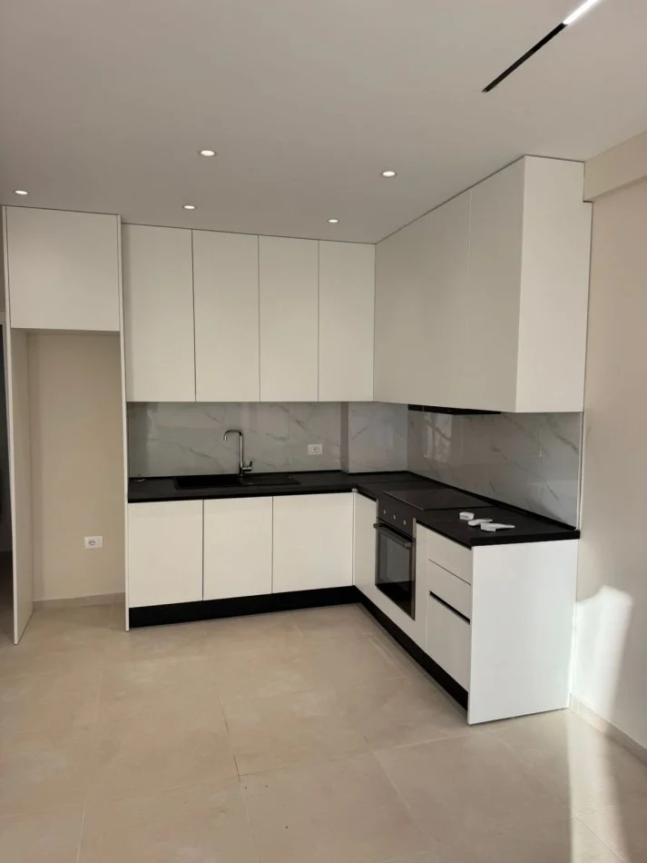 Tirane, jepet me qera apartament 1+1+Ballkon Kati 3, 60 m² 500 € (5 MAJI)