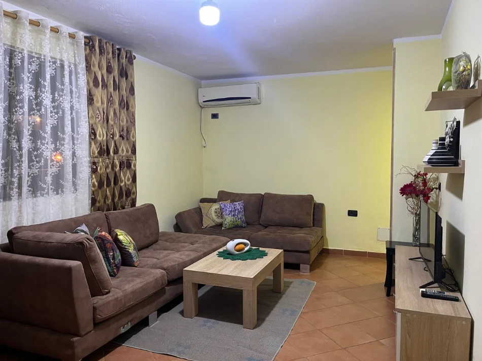 Tirane, jepet me qera apartament 1+1+Ballkon Kati 3, 60 m² 500 € (/Fakultetit te Shkencave te Natyres/Rr.Haxhi Hysen Dalliu )