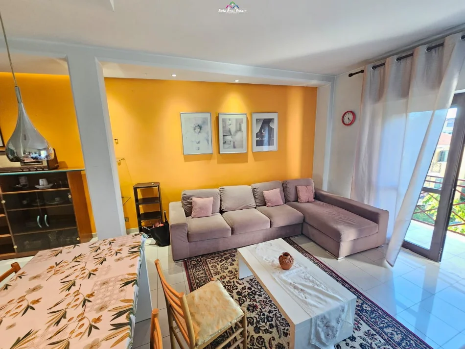 Tirane, jepet me qera apartament 1+1+Ballkon Kati 3, 60 m² 520 € (Naim Frasheri)