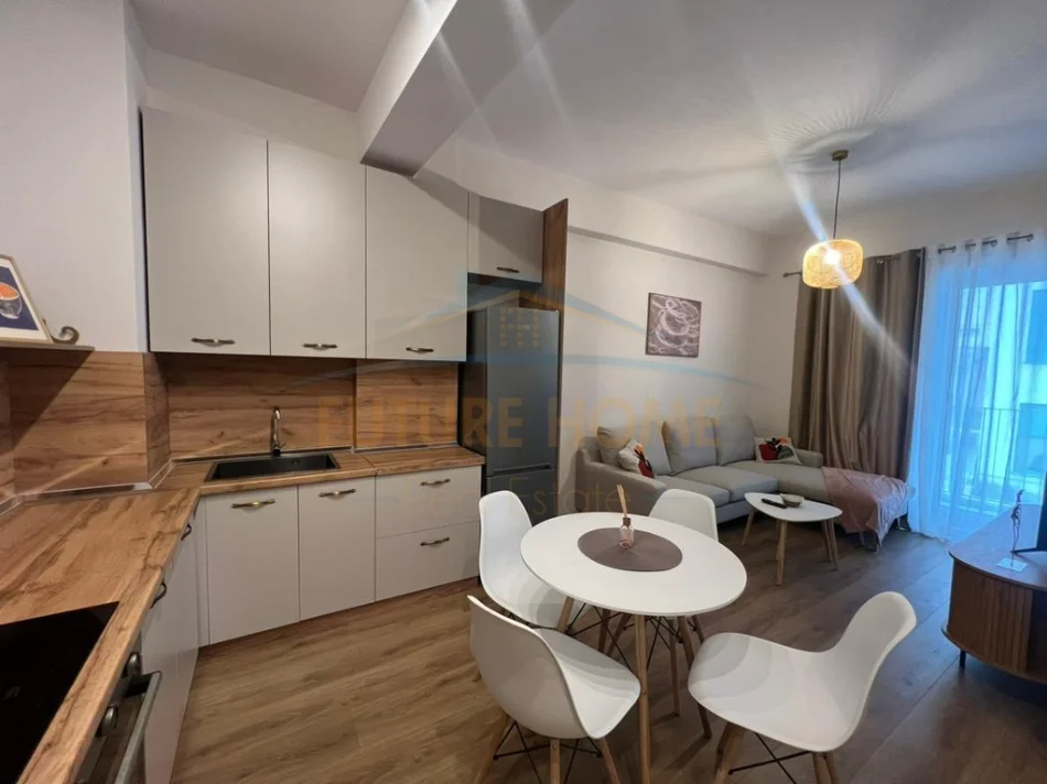 Tirane, jepet me qera apartament 1+1+Ballkon Kati 3, 62 m² 400 € (Rezidenca Oxa)