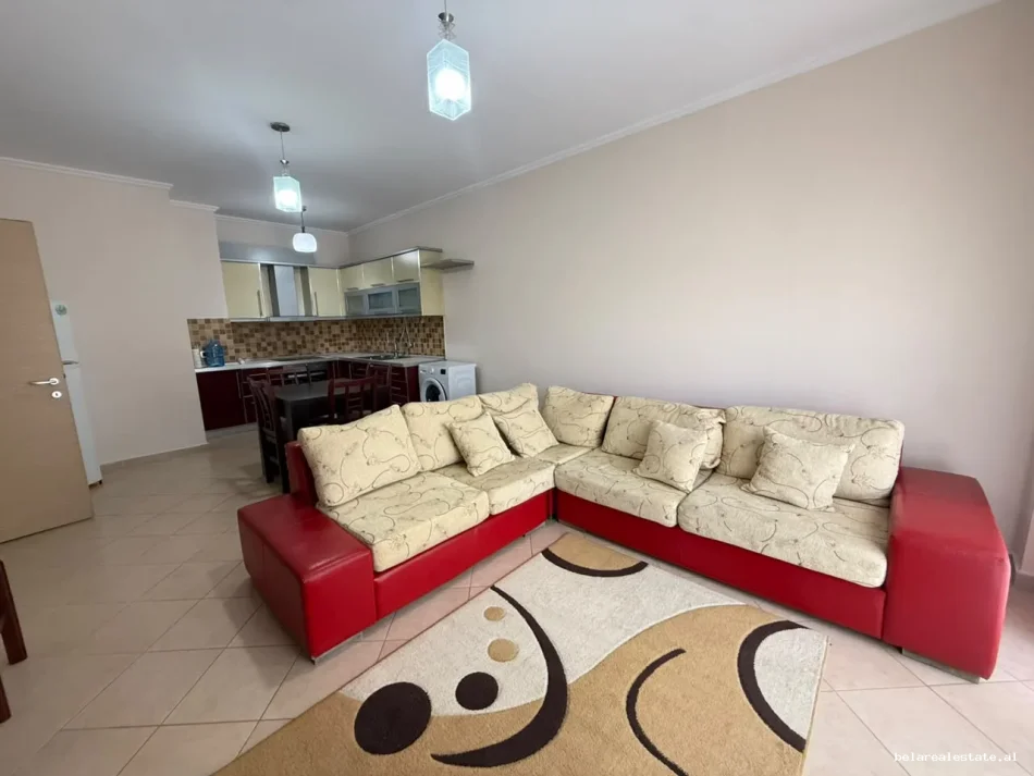 Tirane, jepet me qera apartament 1+1+Ballkon Kati 3, 62 m² 530 € (Ish tregu)