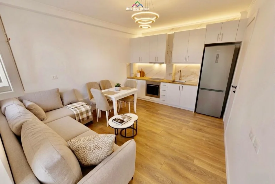 Tirane, jepet me qera apartament 1+1+Ballkon Kati 3, 63 m² 520 € (tregu elektrik)