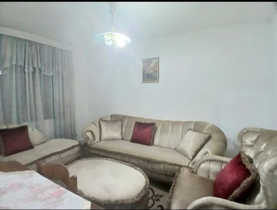 Tirane, jepet me qera apartament 1+1+Ballkon Kati 3, 65 m² 350 € (Allias)