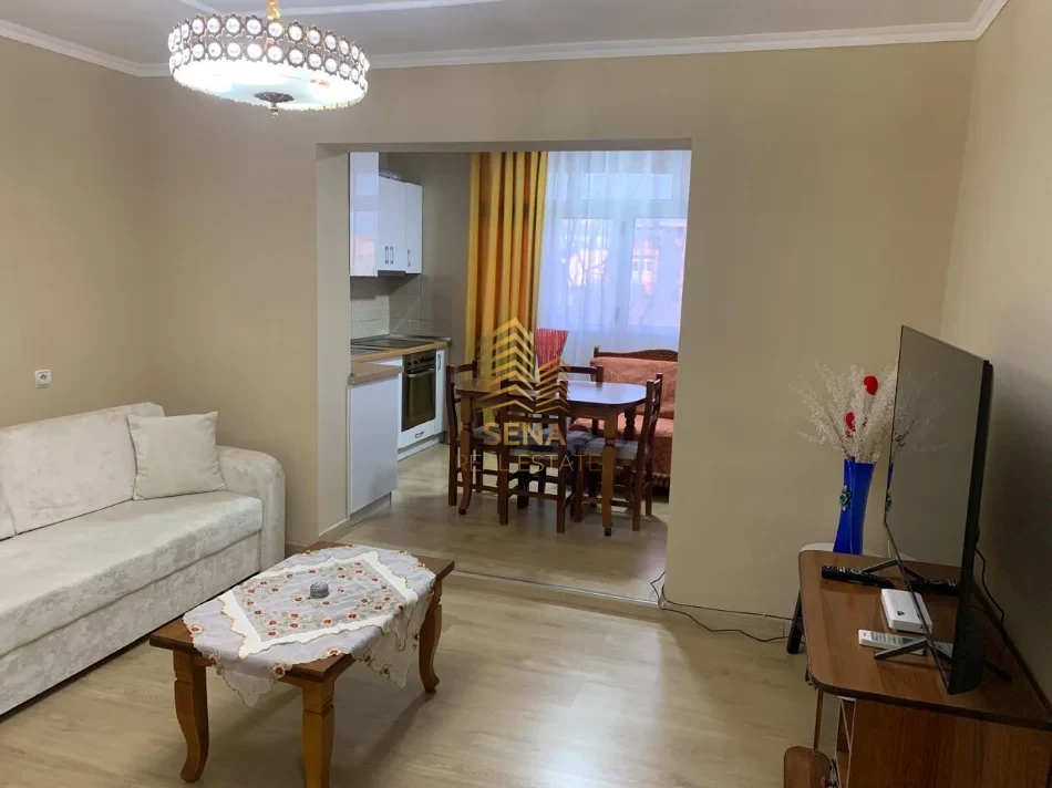 Tirane, jepet me qera apartament 1+1+Ballkon Kati 3, 65 m² 450 € (QSUT)