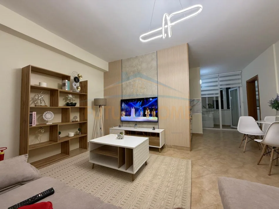 Tirane, jepet me qera apartament 1+1+Ballkon Kati 3, 65 m² 600 € (Selvia)