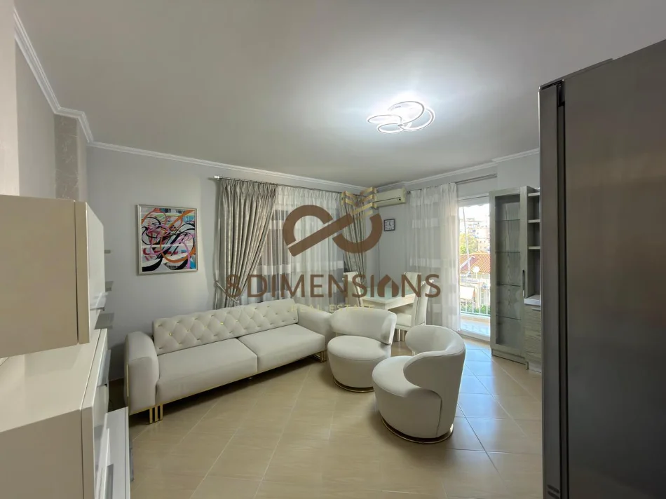 Tirane, jepet me qera apartament 1+1+Ballkon Kati 3, 66 m² 650 € (rruga e kavajes)