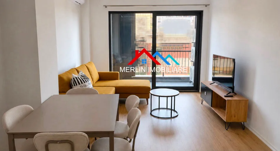 Tirane, jepet me qera apartament 1+1+Ballkon Kati 3, 68 m² 1.100 € (RRUGA E BARRIKADAVE,QENDER)
