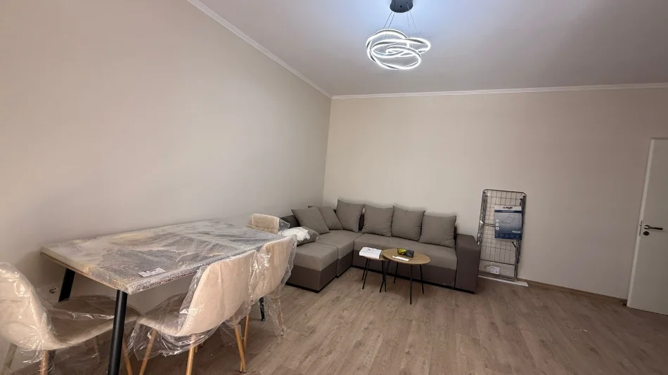 Tirane, jepet me qera apartament 1+1+Ballkon Kati 3, 70 m² 450 €