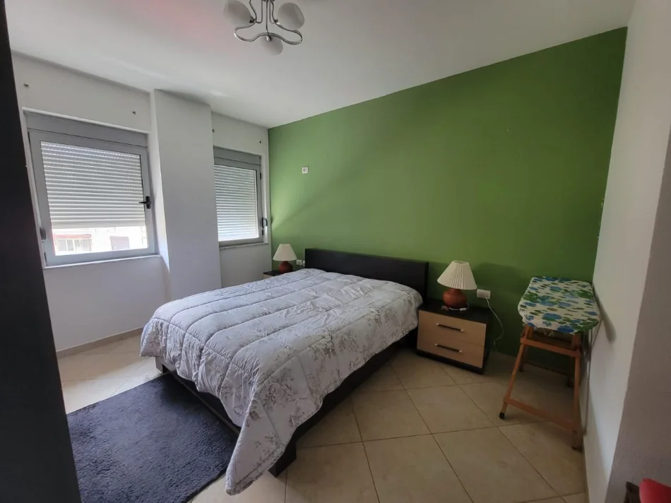 Tirane, jepet me qera apartament 1+1+Ballkon Kati 3, 70 m² 450 € (Rruga Kostaq Cipo)