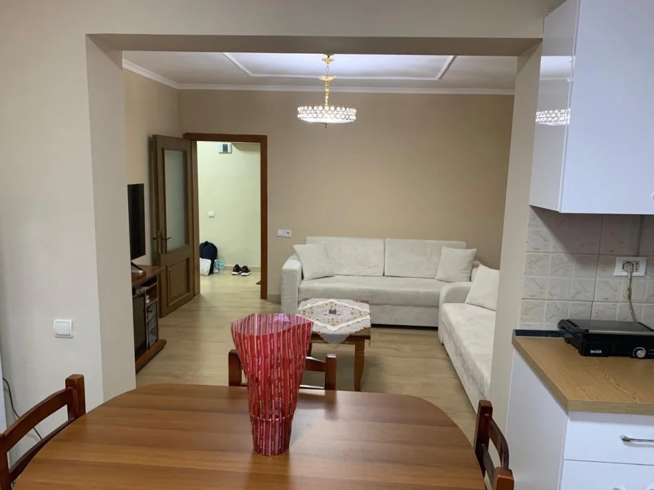 Tirane, jepet me qera apartament 1+1+Ballkon Kati 3, 70 m² 500 € (KONGRESI MANASTIRIT)