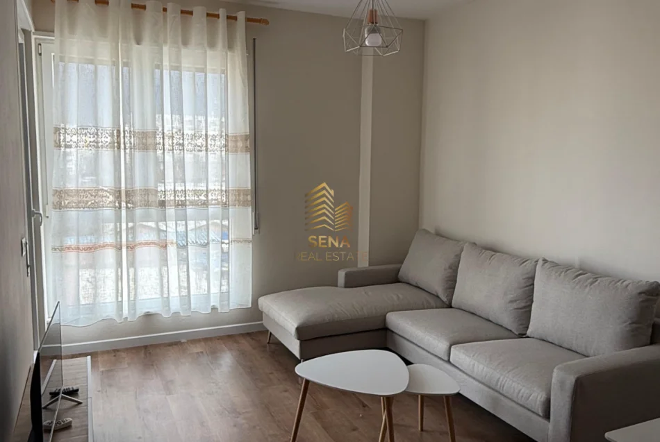 Tirane, jepet me qera apartament 1+1+Ballkon Kati 3, 70 m² 550 € (5 Maji)