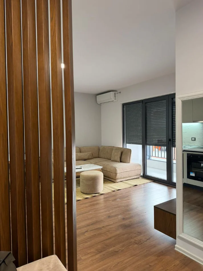 Tirane, jepet me qera apartament 1+1+Ballkon Kati 3, 70 m² 650€ (RRUGA FILIP JANO)