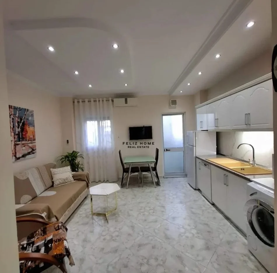Tirane, jepet me qera apartament 1+1+Ballkon Kati 3, 71 m² 550 € (KOMUNA E PARISIT)
