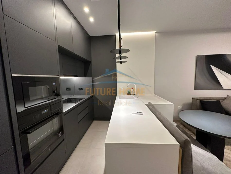 Tirane, jepet me qera apartament 1+1+Ballkon Kati 3, 72 m² 900 € (Rruga e Kavajes)