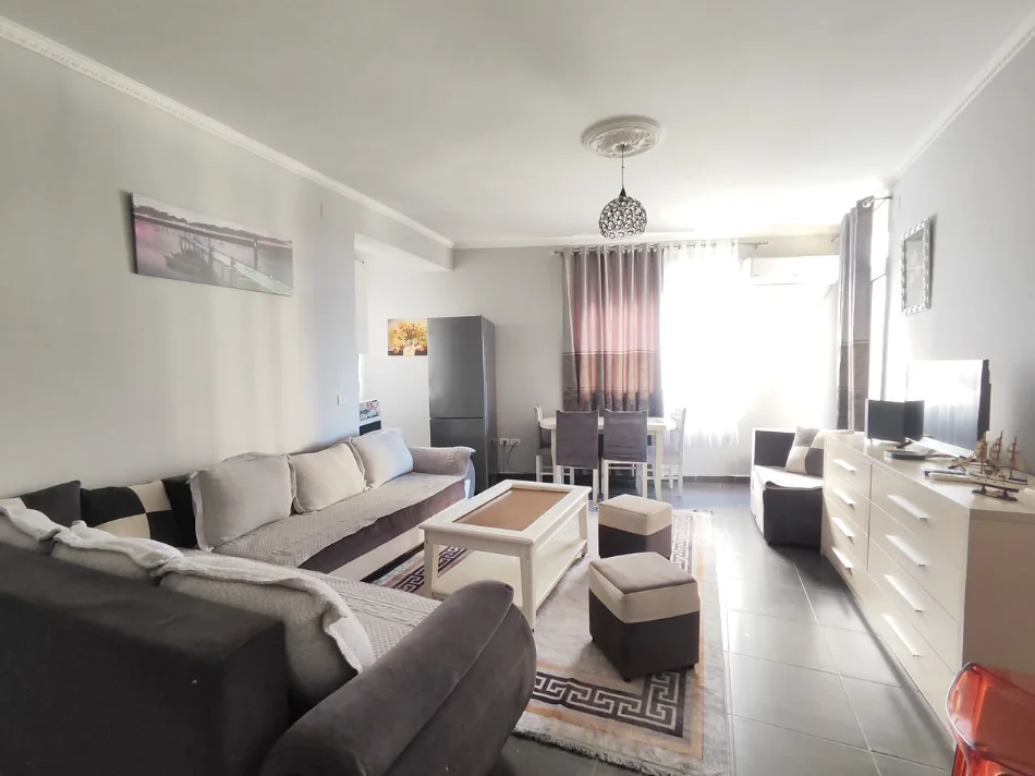 Tirane, jepet me qera apartament 1+1+Ballkon Kati 3, 73 m² 400 € (Astir)