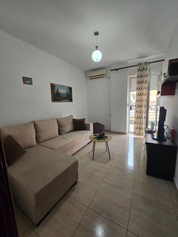 Tirane, jepet me qera apartament 1+1+Ballkon Kati 3, 75 m² 550 € (RRUGA E ELBASANIT)