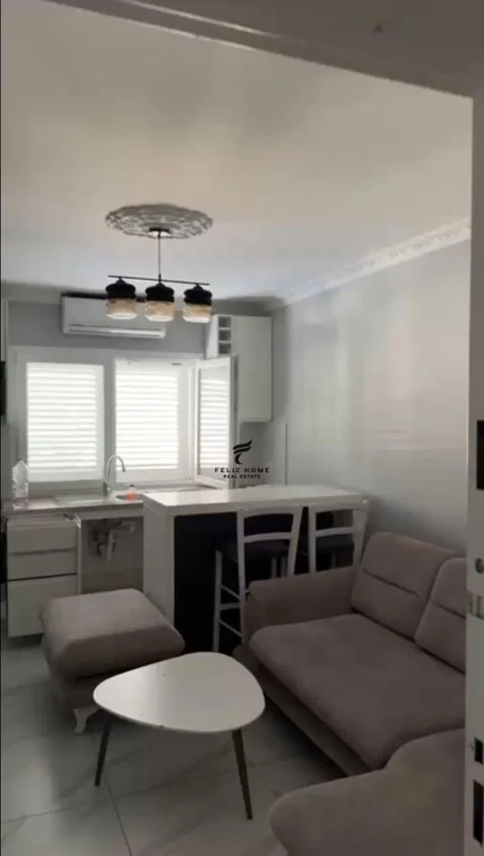 Tirane, jepet me qera apartament 1+1+Ballkon Kati 3, 75 m² 650 € (RRUGA E BARRIKADAVE)