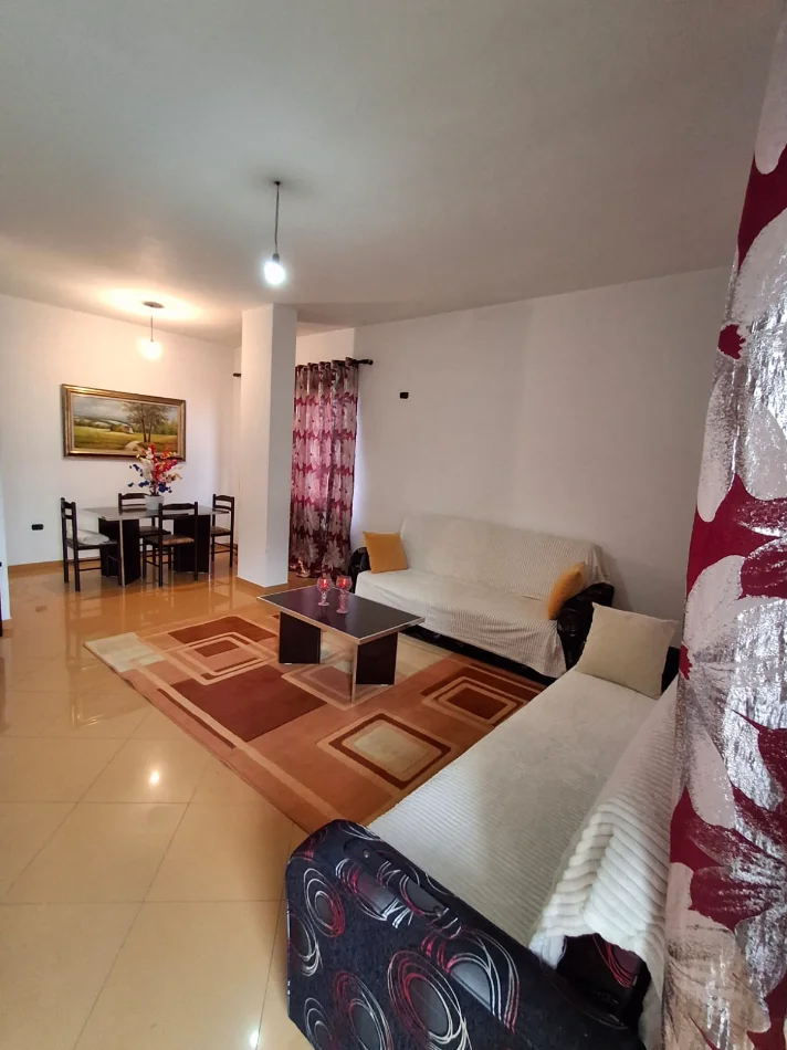 Tirane, jepet me qera apartament 1+1+Ballkon Kati 3, 80 m² 400 € 21 Dhjetori)