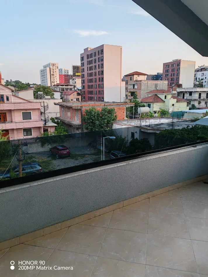 Tirane, jepet me qera apartament 1+1+Ballkon Kati 3, 80 m² 450 € (Rruga 5 Maji)