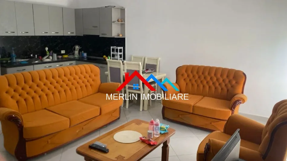 Tirane, jepet me qera apartament 1+1+Ballkon Kati 3, 80 m² 475 € (RRUGA NJAZI MEKA,QSUT)