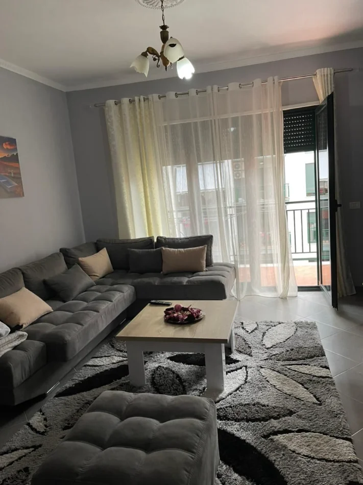 Tirane, jepet me qera apartament 1+1+Ballkon Kati 3, 80 m² 500 € (Green City, Unaza e Re)