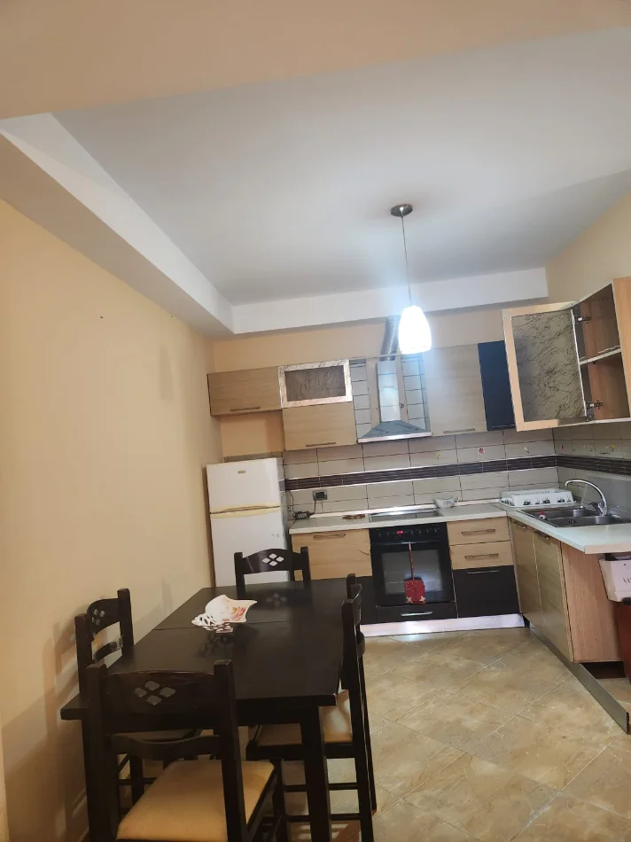 Tirane, jepet me qera apartament 1+1+Ballkon Kati 4, 1 m² 36'000 lek