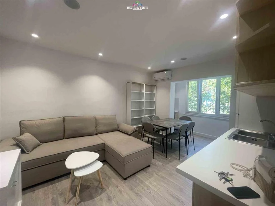 Tirane, jepet me qera apartament 1+1+Ballkon Kati 4, 50 m² 570 € (asim vokshi)