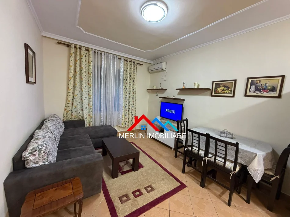 Tirane, jepet me qera apartament 1+1+Ballkon Kati 4, 60 m² 495 € (RRUGA FERIT XHAJKO)