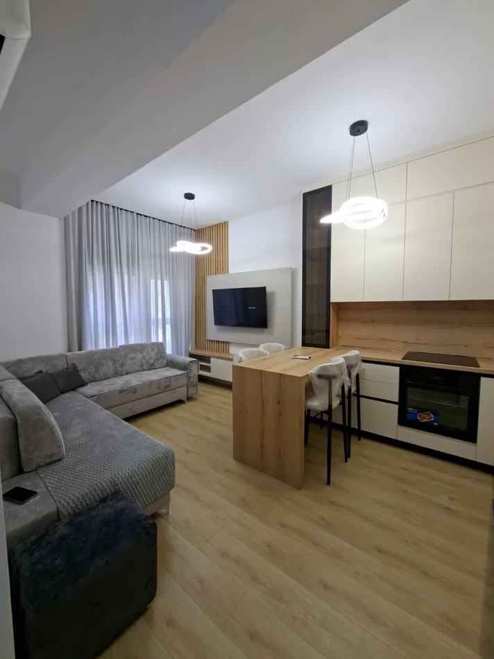 Tirane, jepet me qera apartament 1+1+Ballkon Kati 4, 60 m² 500 € (Ali Demi/Rezidenca Kadiu)