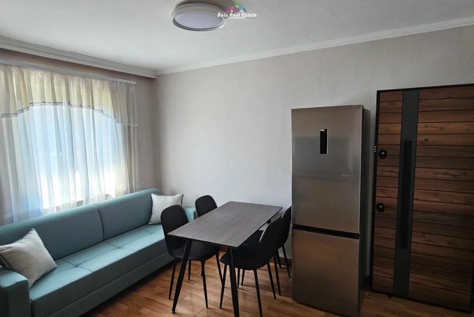 Tirane, jepet me qera apartament 1+1+Ballkon Kati 4, 60 m² 530 € (tregu elektrik)