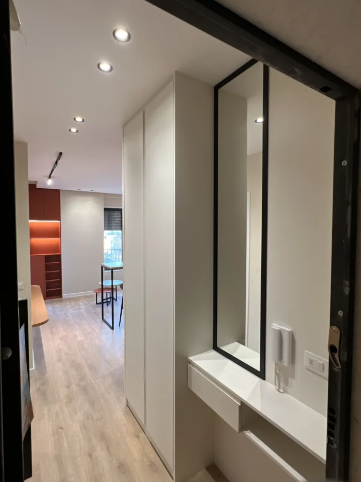 Tirane, jepet me qera apartament 1+1+Ballkon Kati 4, 60 m² 650 € (Karl gega)