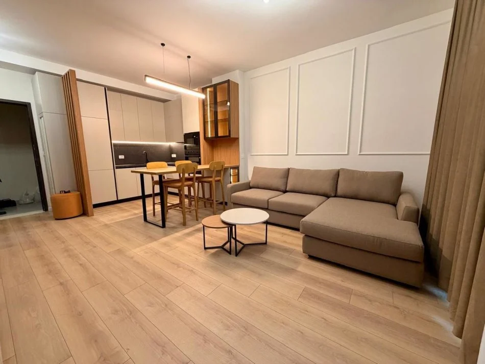 Tirane, jepet me qera apartament 1+1+Ballkon Kati 4, 62 m² 850 € (KOMUNA E PARISIT)