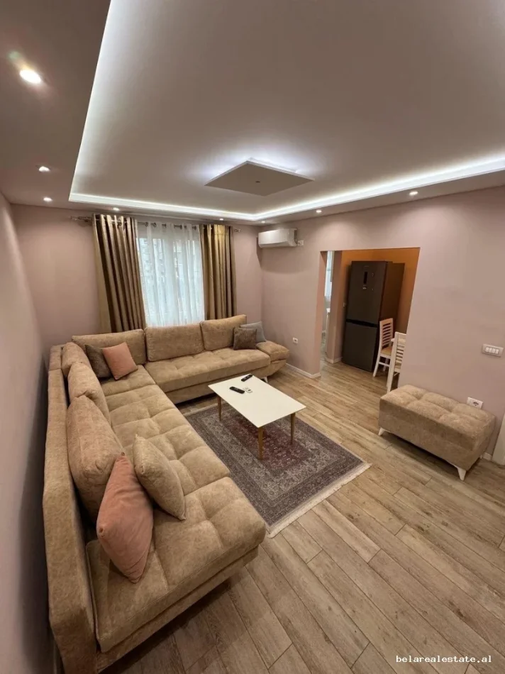 Tirane, jepet me qera apartament 1+1+Ballkon Kati 4, 64 m² 640 € (artan lenja)