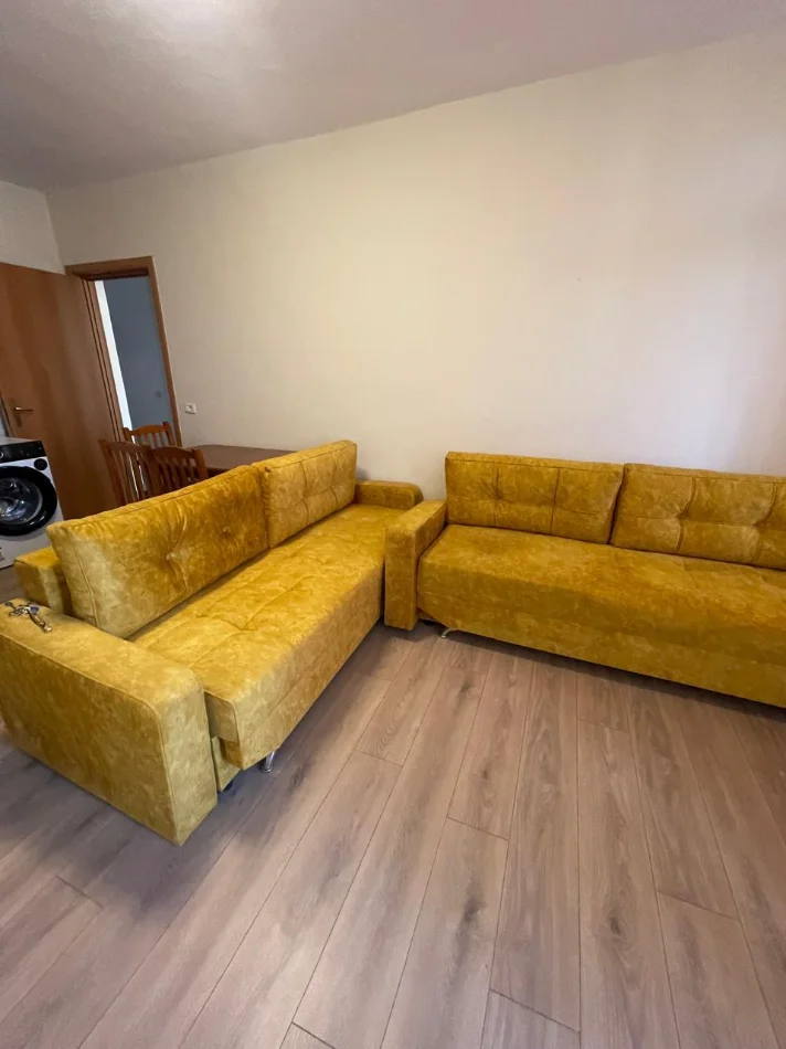 Tirane, jepet me qera apartament 1+1+Ballkon Kati 4, 64 m², Pazari i Ri, prane Optika Romes, 55.000 Leke i diskutueshem