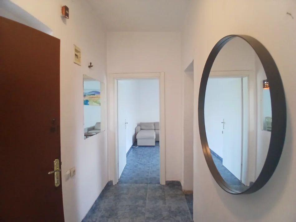 Tirane, jepet me qera apartament 1+1+Ballkon Kati 4, 65 m² 450 € (Rruga bardhyl)