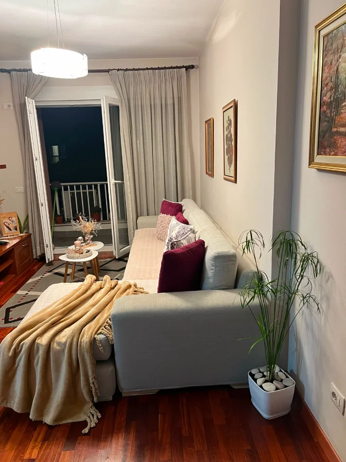 Tirane, jepet me qera apartament 1+1+Ballkon Kati 4, 65 m² 550 € (Tek 21 Dhjetori/Kompleksi Magnet)