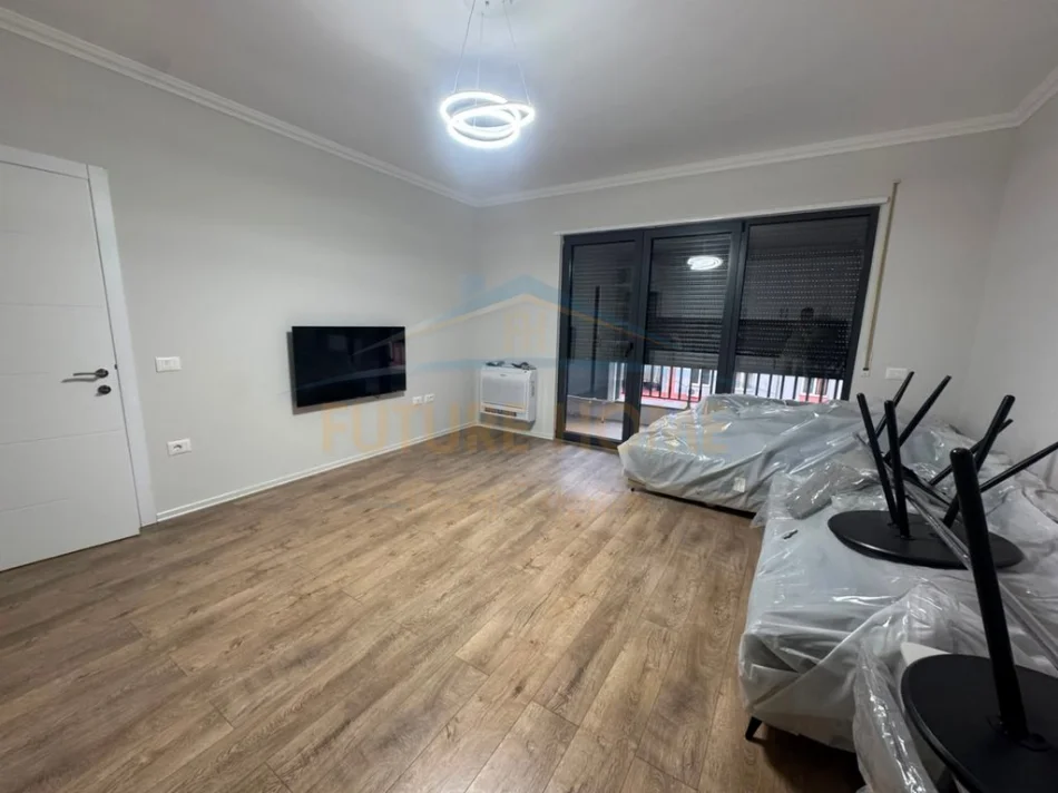 Tirane, jepet me qera apartament 1+1+Ballkon Kati 4, 66 m² 600 € (Rruga Jordan Misja)