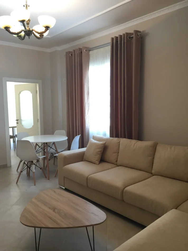 Tirane, jepet me qera apartament 1+1+Ballkon Kati 4, 67 m² 450 € (Fresk)