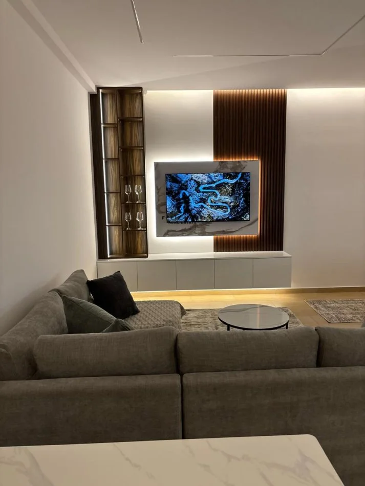 Tirane, jepet me qera apartament 1+1+Ballkon Kati 4, 67 m² 800 € (KOPSHTI BOTANIK)