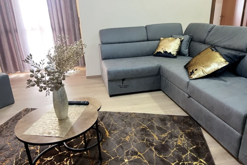 Tirane, jepet me qera apartament 1+1+Ballkon Kati 4, 68 m² 650 € (RRUGA E KAVAJES)