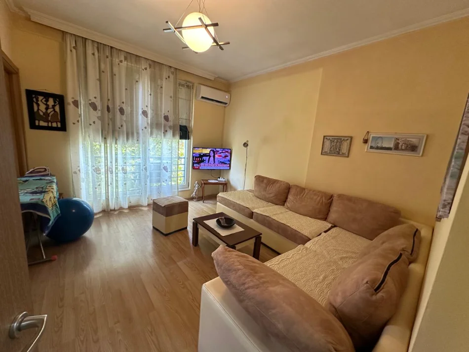 Tirane, jepet me qera apartament 1+1+Ballkon Kati 4, 70 m² 45,000LEKE(Rruga Dritan Hoxha)