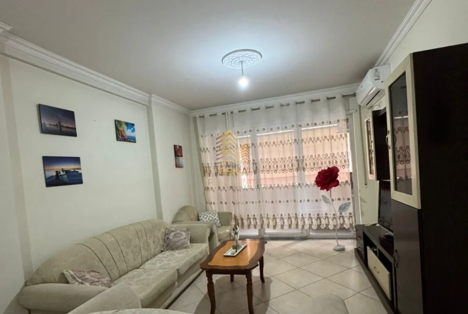 Tirane, jepet me qera apartament 1+1+Ballkon Kati 4, 70 m² 450 € (Astir)